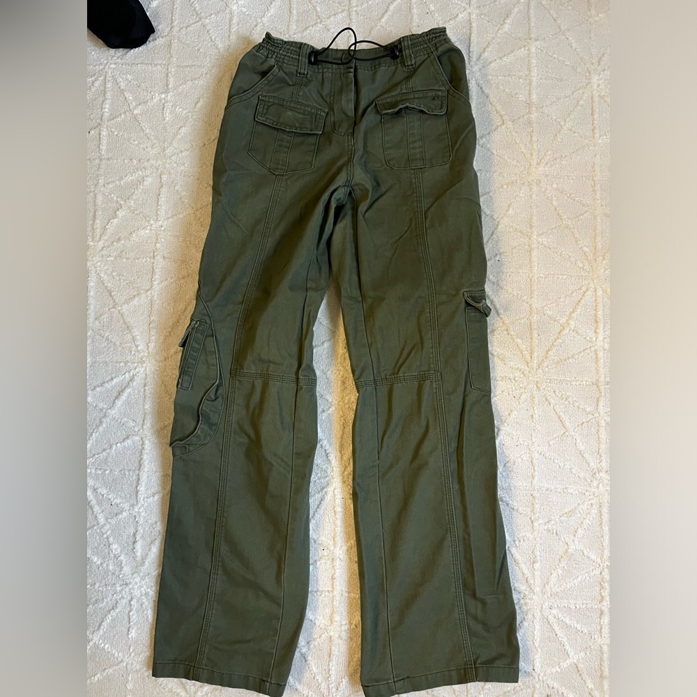 Brandy Melville Kim cargo pants in green. - Picture 3 of 5